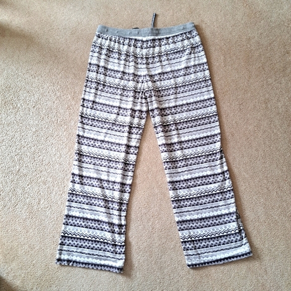 Nautica Pajama Set - 2  Piece Fleece Set Long Sleeved Soft Size Medium NWOT - Picture 8 of 13